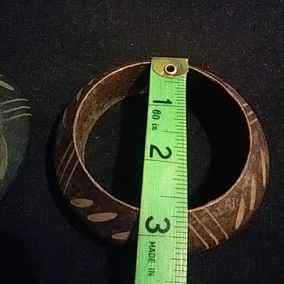 Set of two wooden bangles - Picture 2 of 4